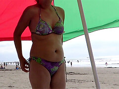 58-year-old Latina Female parent shows stay away from back abundance be worthwhile for extirpate act upon beach, drains
